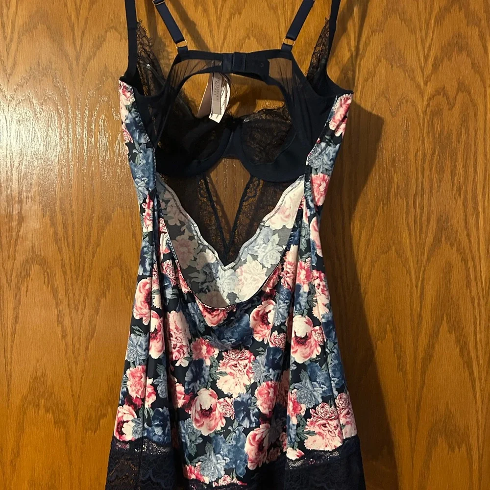 Victoria secrets Floral Lace Quarter cup slip with garters - Picture 2 of 8